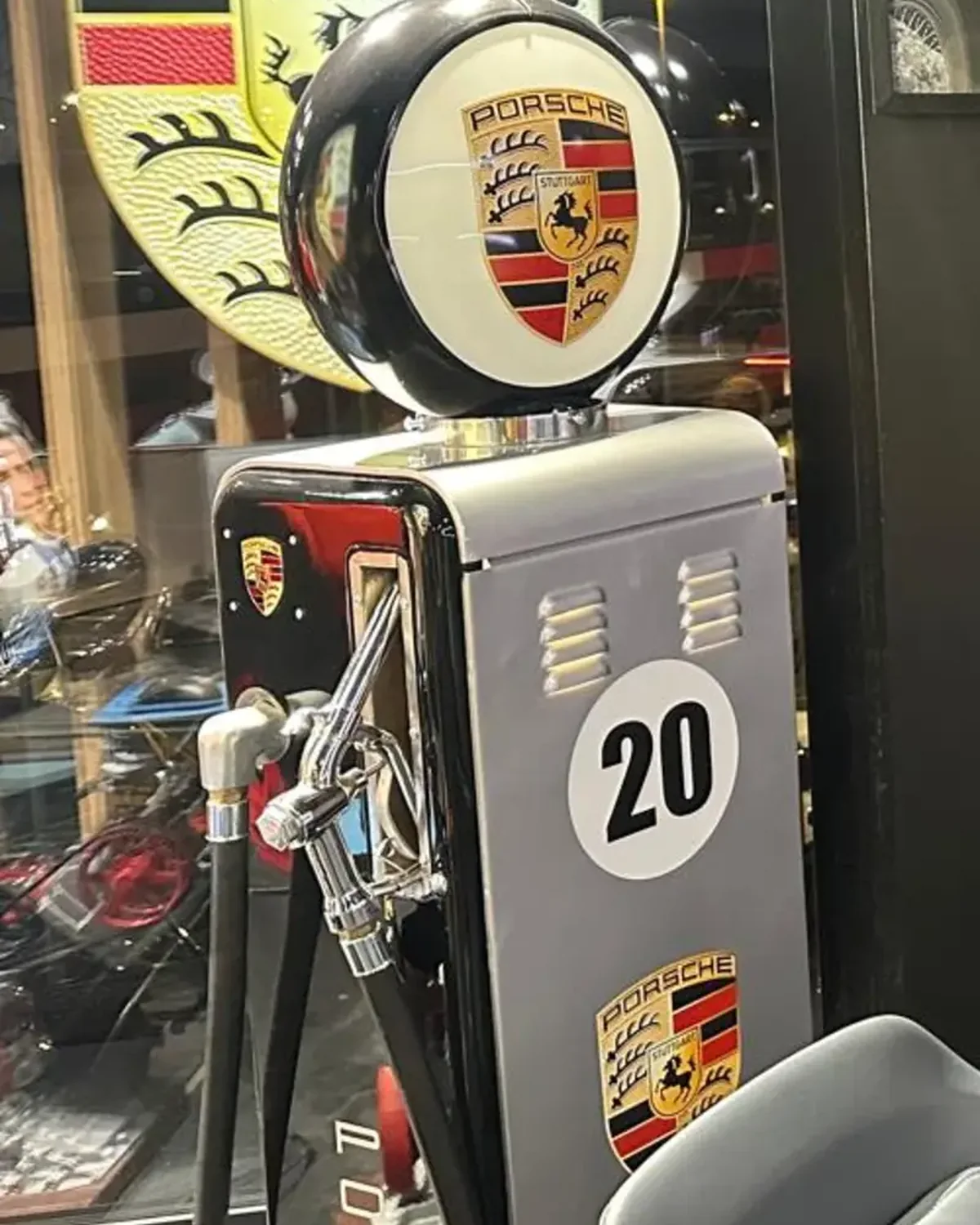 Pompe à essence vintage Porsche « 20 »