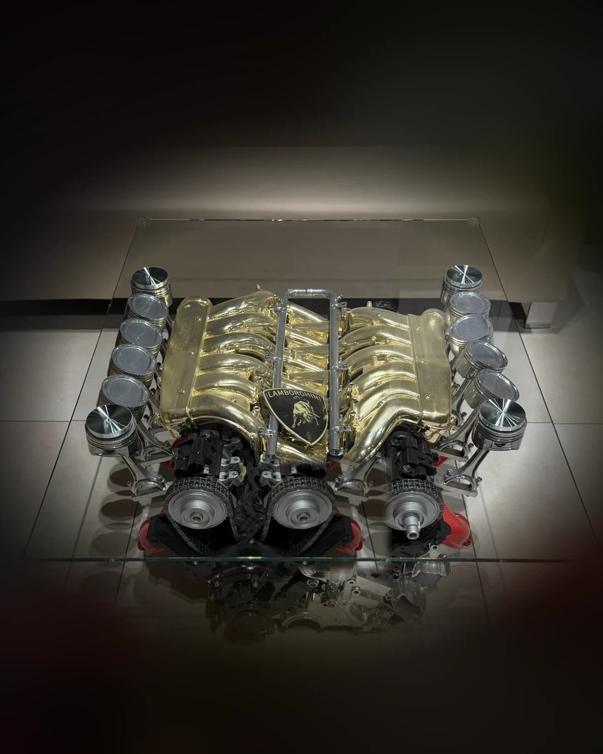 Table basse moteur V12 Lamborghini
