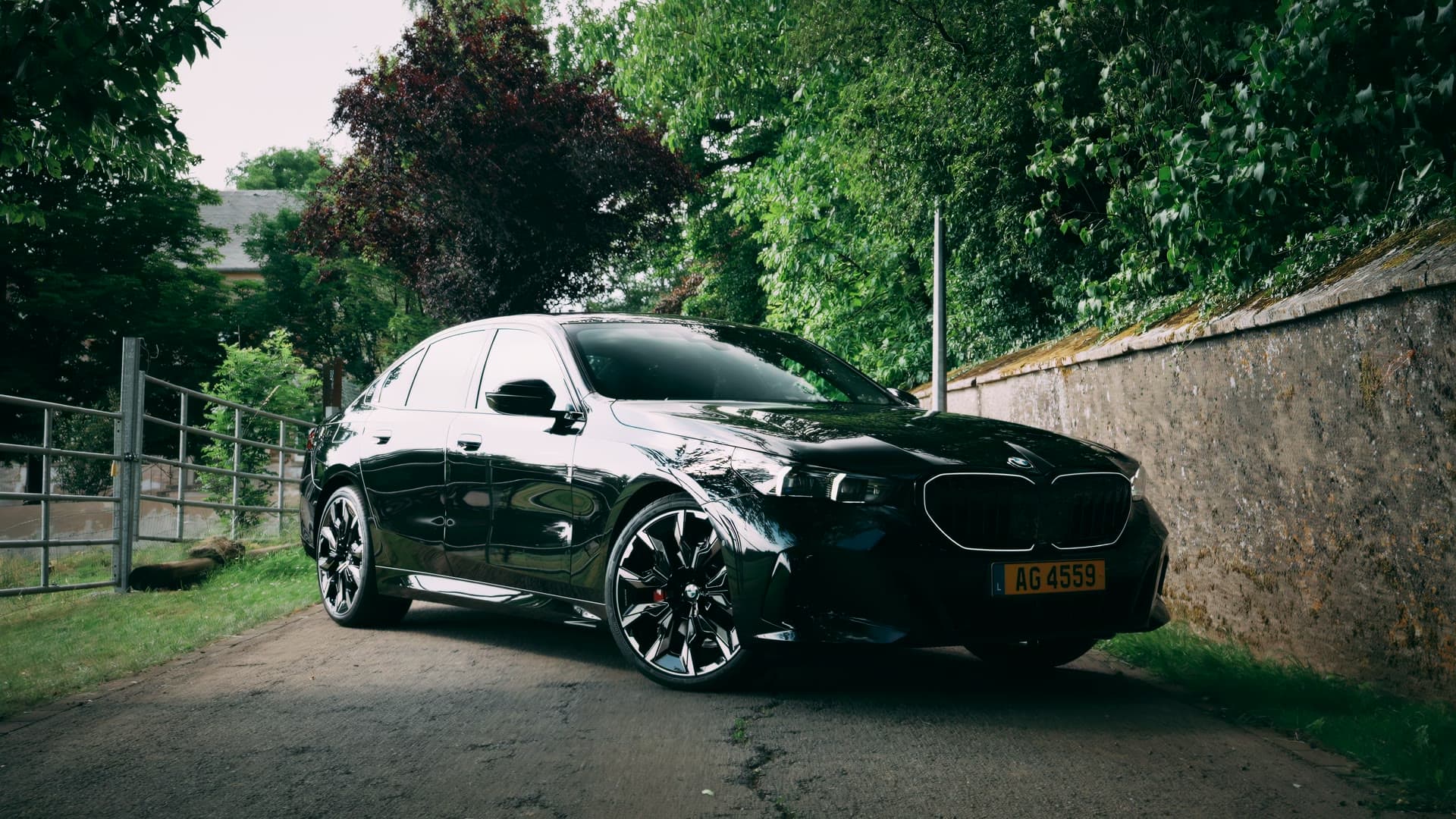BMW Série 5 Édition M Sport noire de la flotte de location ADS Concept Car